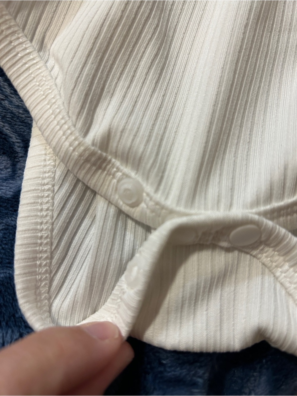 3 Pack Amazon Ribbed cross back onesie - Picture 4 of 6